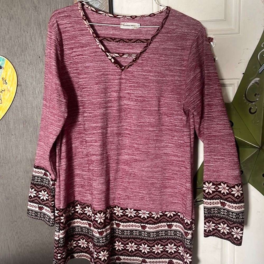 Women top long in length perfect with leggings. Size medium